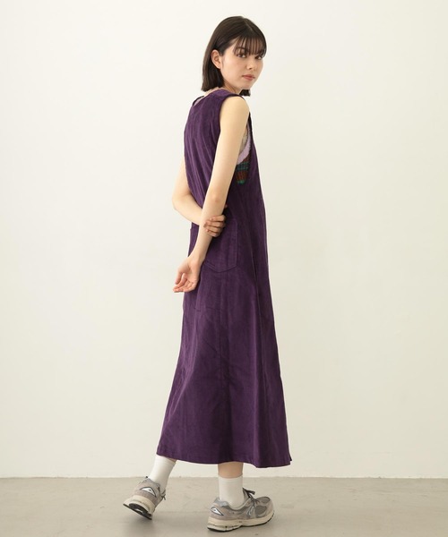 MILKFED.(ミルクフェド)の「CORDUROY JUMPER SKIRT(ワンピース・レディース・チャコール/ベージュ/パープル・ONE SIZE)」の8枚目の写真