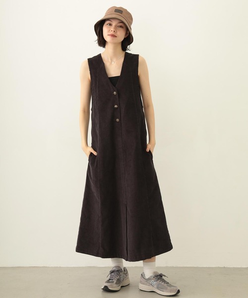MILKFED.(ミルクフェド)の「CORDUROY JUMPER SKIRT(ワンピース・レディース・チャコール/ベージュ/パープル・ONE SIZE)」の9枚目の写真