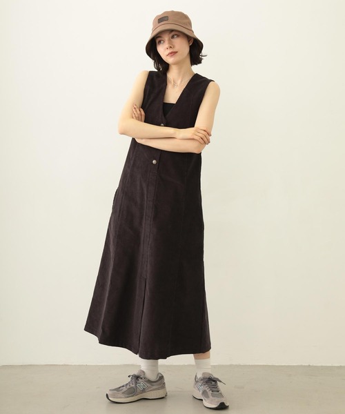 MILKFED.(ミルクフェド)の「CORDUROY JUMPER SKIRT(ワンピース・レディース・チャコール/ベージュ/パープル・ONE SIZE)」の10枚目の写真