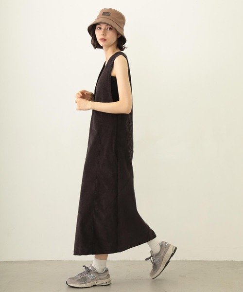 MILKFED.(ミルクフェド)の「CORDUROY JUMPER SKIRT(ワンピース・レディース・チャコール/ベージュ/パープル・ONE SIZE)」の12枚目の写真