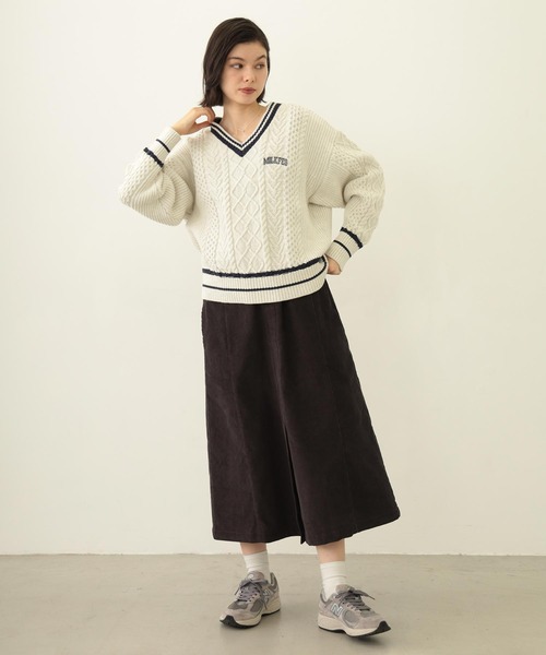 MILKFED.(ミルクフェド)の「CORDUROY JUMPER SKIRT(ワンピース・レディース・チャコール/ベージュ/パープル・ONE SIZE)」の14枚目の写真