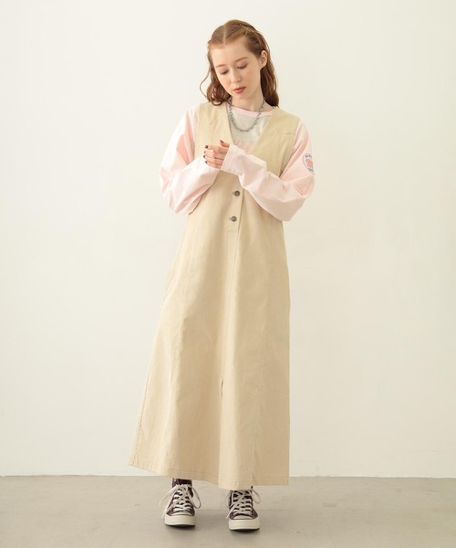 MILKFED.(ミルクフェド)の「CORDUROY JUMPER SKIRT(ワンピース・レディース・チャコール/ベージュ/パープル・ONE SIZE)」の17枚目の写真