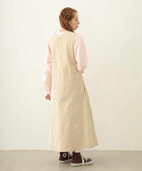 MILKFED.(ミルクフェド)の「CORDUROY JUMPER SKIRT(ワンピース・レディース・チャコール/ベージュ/パープル・ONE SIZE)」の19枚目の写真