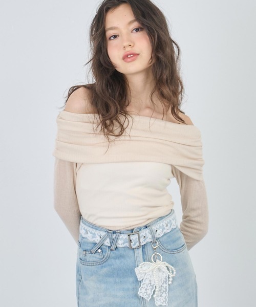 ANAP(アナップ)の「オフショルシアートップス(Tシャツ/カットソー・レディース・ブラック/ライトグレー/アイボリー/ネイビー・FREE)」の2枚目の写真