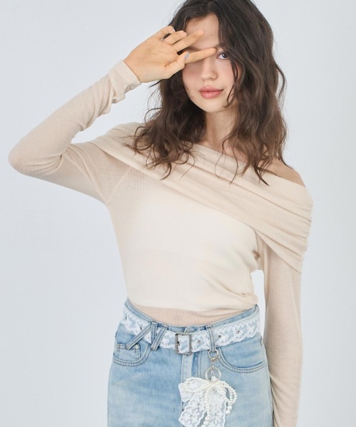 ANAP(アナップ)の「オフショルシアートップス(Tシャツ/カットソー・レディース・ブラック/ライトグレー/アイボリー/ネイビー・FREE)」の5枚目の写真