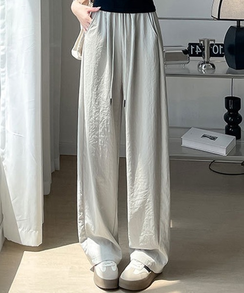 DAY CLOSET（デイ クローゼット）の「【UVカット率100％/接触冷感】レディース 涼しくさらっと楽ちん。ワイドレッグイージーパンツ（スウェットパンツ・レディース・ライトグレー/ホワイト/ライラック/ブラック/ダークグレー・S/M/L/XL）」の3枚目の写真