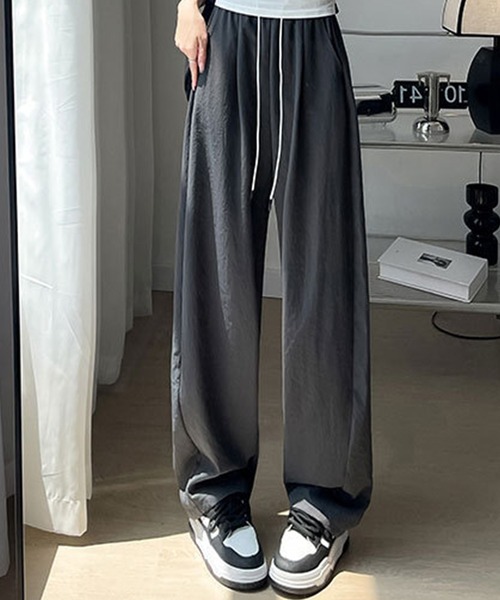 DAY CLOSET（デイ クローゼット）の「【UVカット率100％/接触冷感】レディース 涼しくさらっと楽ちん。ワイドレッグイージーパンツ（スウェットパンツ・レディース・ライトグレー/ホワイト/ライラック/ブラック/ダークグレー・S/M/L/XL）」の4枚目の写真