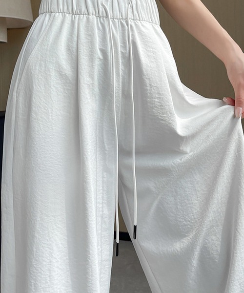 DAY CLOSET（デイ クローゼット）の「【UVカット率100％/接触冷感】レディース 涼しくさらっと楽ちん。ワイドレッグイージーパンツ（スウェットパンツ・レディース・ライトグレー/ホワイト/ライラック/ブラック/ダークグレー・S/M/L/XL）」の6枚目の写真