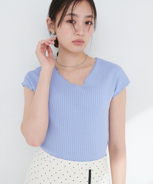 natural couture(ナチュラルクチュール)の「かぎ針風ちびスカラップフレンチリブニット(ニット/セーター・レディース・ブルー/アイボリー/ブラック/ブラウン・FREE)」の2枚目の写真
