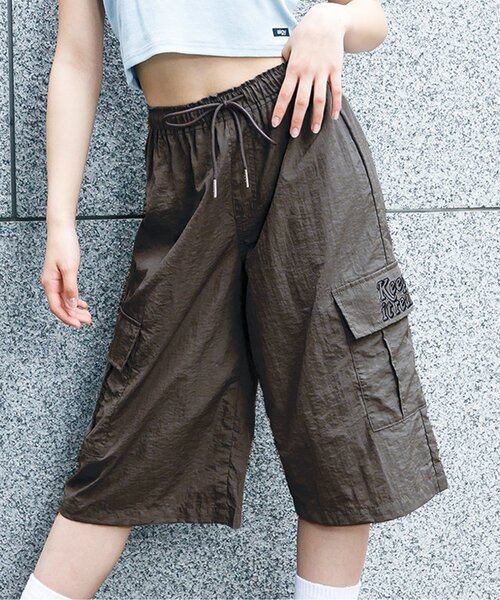 algy（アルジー）の「接触冷感カーゴワイドハーフパンツ（カーゴパンツ・キッズ・チャコール/ブラック・SMALL/MEDIUM/X-SMALL/XX-SMALL）」の2枚目の写真