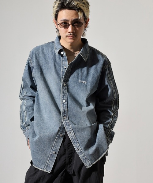 NERDY(ノルディ)の「NYデニムシャツ(シャツ/ブラウス・メンズ・ブルー/ネイビー・S/M/L)」の20枚目の写真