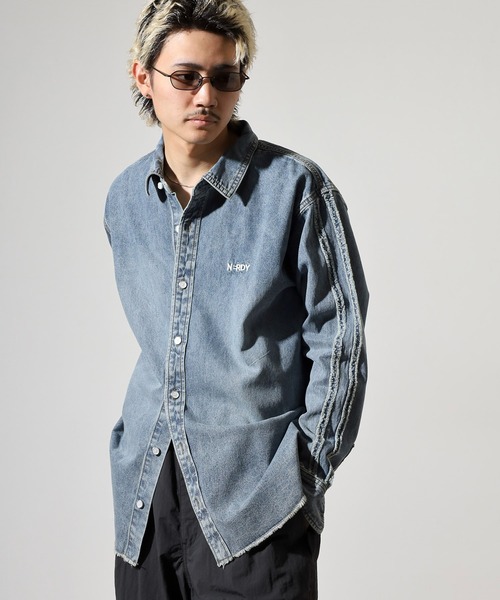 NERDY(ノルディ)の「NYデニムシャツ(シャツ/ブラウス・メンズ・ブルー/ネイビー・S/M/L)」の21枚目の写真