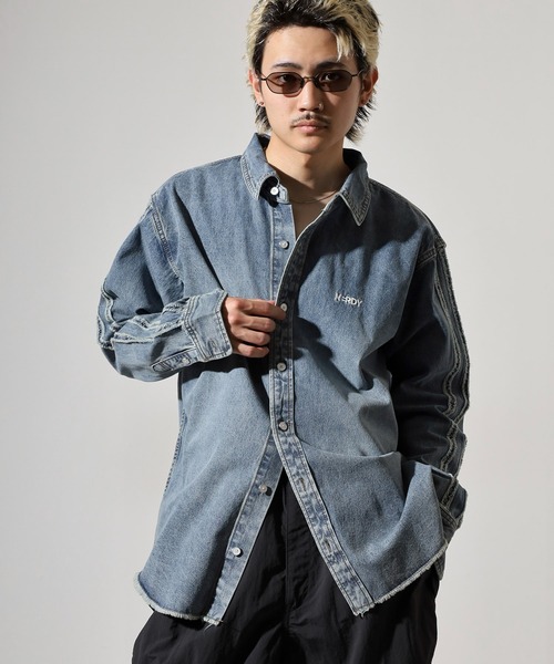 NERDY(ノルディ)の「NYデニムシャツ(シャツ/ブラウス・メンズ・ブルー/ネイビー・S/M/L)」の22枚目の写真