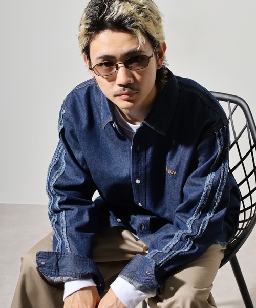 NERDY(ノルディ)の「NYデニムシャツ(シャツ/ブラウス・メンズ・ブルー/ネイビー・S/M/L)」の14枚目の写真