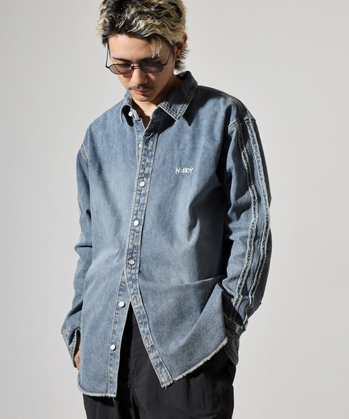 NERDY(ノルディ)の「NYデニムシャツ(シャツ/ブラウス・メンズ・ブルー/ネイビー・S/M/L)」の12枚目の写真