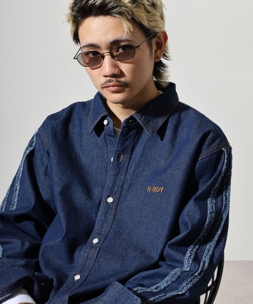 NERDY(ノルディ)の「NYデニムシャツ(シャツ/ブラウス・メンズ・ブルー/ネイビー・S/M/L)」の11枚目の写真