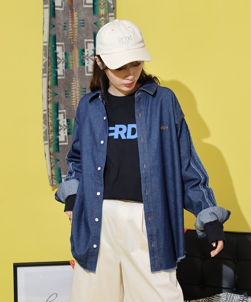 NERDY(ノルディ)の「NYデニムシャツ(シャツ/ブラウス・メンズ・ブルー/ネイビー・S/M/L)」の4枚目の写真