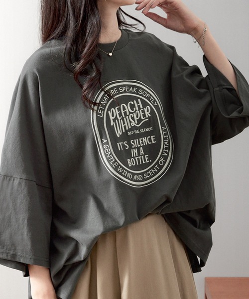 MONO-MART(モノマート)の「前後2WAY フロントデザイン/バックデザイン グラフィック刺繍 オーバーサイズ半袖Tシャツ(Tシャツ/カットソー・レディース・オートミール/オフホワイト/ナチュラル/ホワイト系1/ホワイト系/ブラック/グレー系/チャコールグレー/グレー系1/ベージュ系/ワインレッド/ネイビー/モカ・L/M)」の7枚目の写真