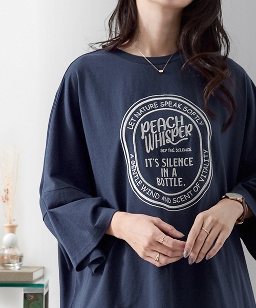 MONO-MART(モノマート)の「前後2WAY フロントデザイン/バックデザイン グラフィック刺繍 オーバーサイズ半袖Tシャツ(Tシャツ/カットソー・レディース・オートミール/オフホワイト/ナチュラル/ホワイト系1/ホワイト系/ブラック/グレー系/チャコールグレー/グレー系1/ベージュ系/ワインレッド/ネイビー/モカ・L/M)」の12枚目の写真