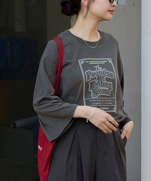 MONO-MART(モノマート)の「前後2WAY フロントデザイン/バックデザイン グラフィック刺繍 オーバーサイズ半袖Tシャツ(Tシャツ/カットソー・レディース・オートミール/オフホワイト/ナチュラル/ホワイト系1/ホワイト系/ブラック/グレー系/チャコールグレー/グレー系1/ベージュ系/ワインレッド/ネイビー/モカ・L/M)」の5枚目の写真