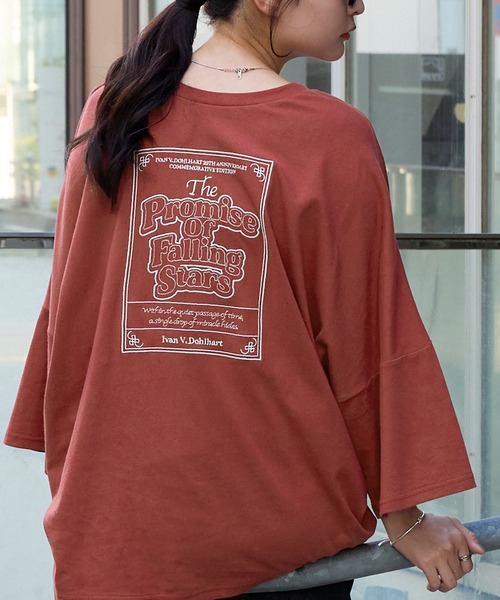 MONO-MART(モノマート)の「前後2WAY フロントデザイン/バックデザイン グラフィック刺繍 オーバーサイズ半袖Tシャツ(Tシャツ/カットソー・レディース・オートミール/オフホワイト/ナチュラル/ホワイト系1/ホワイト系/ブラック/グレー系/チャコールグレー/グレー系1/ベージュ系/ワインレッド/ネイビー/モカ・L/M)」の13枚目の写真