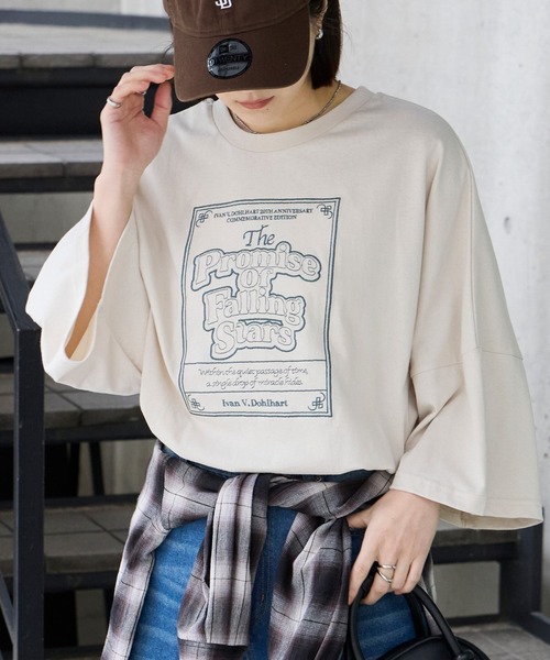MONO-MART(モノマート)の「前後2WAY フロントデザイン/バックデザイン グラフィック刺繍 オーバーサイズ半袖Tシャツ(Tシャツ/カットソー・レディース・オートミール/オフホワイト/ナチュラル/ホワイト系1/ホワイト系/ブラック/グレー系/チャコールグレー/グレー系1/ベージュ系/ワインレッド/ネイビー/モカ・L/M)」の22枚目の写真