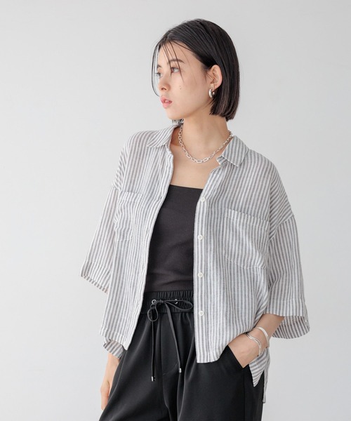 BAYFLOW(ベイフロー)の「リネンクロップド半袖シャツ(シャツ/ブラウス・レディース・ライトイエロー/チャコール/グレー/レッド/オフホワイト・FREE)」の3枚目の写真