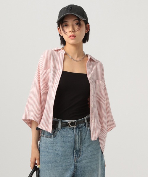 BAYFLOW(ベイフロー)の「リネンクロップド半袖シャツ(シャツ/ブラウス・レディース・ライトイエロー/チャコール/グレー/レッド/オフホワイト・FREE)」の1枚目の写真