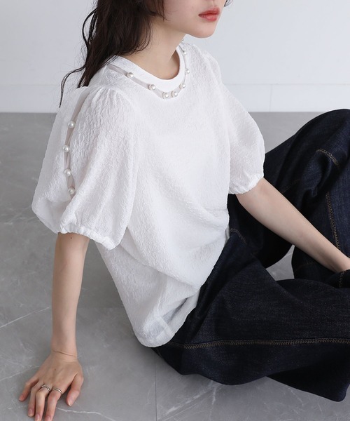 somari imagination(ソマリ イマジネーション)の「フェイクパール付きフラワージャカードブラウス(シャツ/ブラウス・レディース・ブラック/オフホワイト・2/1)」の4枚目の写真
