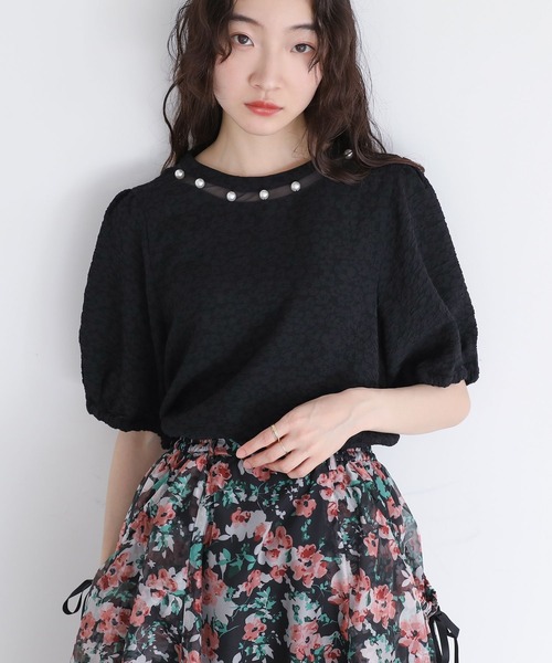 somari imagination(ソマリ イマジネーション)の「フェイクパール付きフラワージャカードブラウス(シャツ/ブラウス・レディース・ブラック/オフホワイト・2/1)」の11枚目の写真