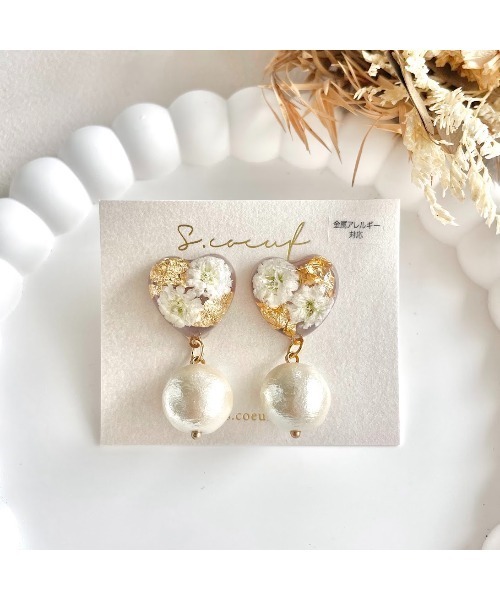 VIBGYOR(ヴィブジョー)の「【S.coeuf】金属アレルギー対応イヤリング かすみ草ハート×コットンパール(MA)(イヤリング・レディース・グレー系/ホワイト/ブラック・FREE)」の2枚目の写真