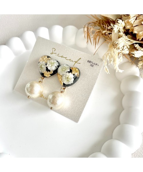 VIBGYOR(ヴィブジョー)の「【S.coeuf】金属アレルギー対応イヤリング かすみ草ハート×コットンパール(MA)(イヤリング・レディース・グレー系/ホワイト/ブラック・FREE)」の6枚目の写真