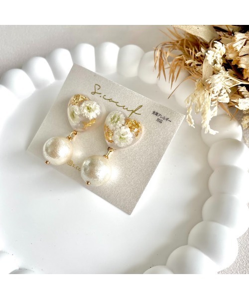 VIBGYOR(ヴィブジョー)の「【S.coeuf】金属アレルギー対応イヤリング かすみ草ハート×コットンパール(MA)(イヤリング・レディース・グレー系/ホワイト/ブラック・FREE)」の4枚目の写真