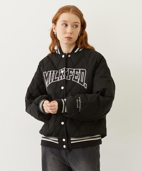 ミルク フェド スタジャン SATIN LOGO PATCH QUILTED JACKET（スタジャン）｜MILKFED