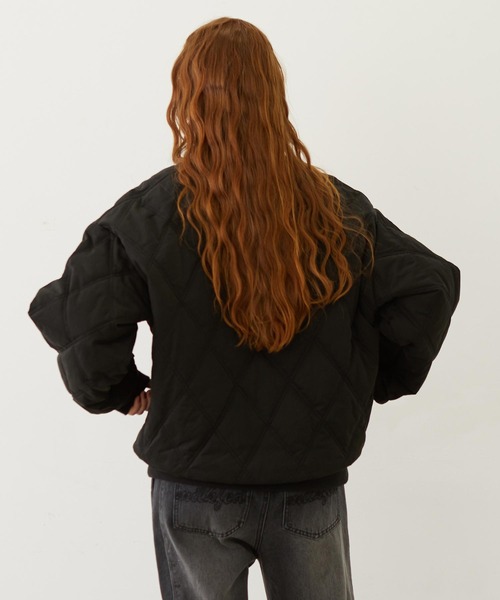 MILKFED.（ミルクフェド）の「SATIN LOGO PATCH QUILTED JACKET（スタジャン・レディース・オフホワイト/ライトブルー/ブラック・S/M）」の5枚目の写真