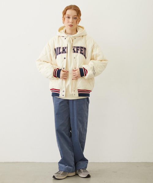 MILKFED.（ミルクフェド）の「SATIN LOGO PATCH QUILTED JACKET（スタジャン・レディース・オフホワイト/ライトブルー/ブラック・S/M）」の17枚目の写真