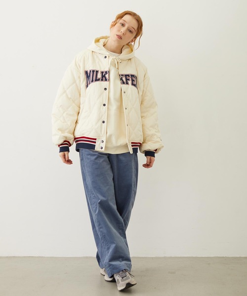 セール】SATIN LOGO PATCH QUILTED JACKET（スタジャン）｜MILKFED