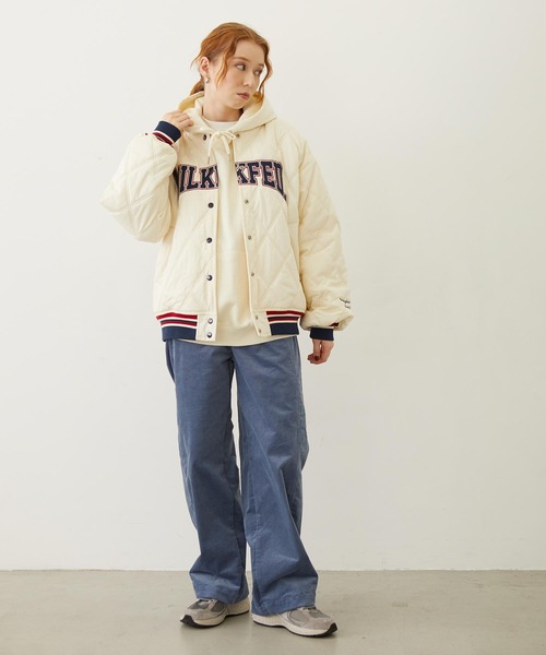 MILKFED.（ミルクフェド）の「SATIN LOGO PATCH QUILTED JACKET（スタジャン・レディース・オフホワイト/ライトブルー/ブラック・S/M）」の21枚目の写真