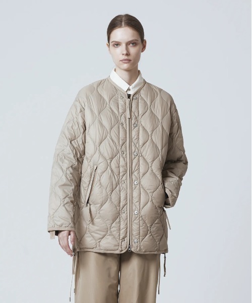 fridge(フリッジ)の「【TAION】タイオン MILITARY M65 LINER W-ZIP DOWN JKT(SOFT SHELL)(TAION-M65LSZBML-1)(ダウンジャケット/コート・メンズ・その他/その他1/ベージュ/ブラック・X-LARGE/LARGE/MEDIUM/SMALL/X-SMALL)」の3枚目の写真