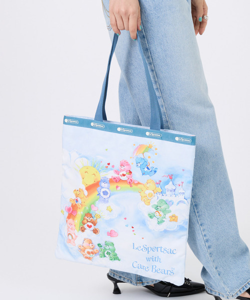 LeSportsac(レスポートサック)の「LARGE EMERALD TOTE ケアベアレインボースカイ(トートバッグ・レディース・ブルー・FREE)」の6枚目の写真