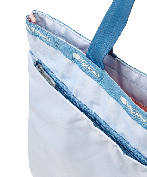 LeSportsac(レスポートサック)の「LARGE EMERALD TOTE ケアベアレインボースカイ(トートバッグ・レディース・ブルー・FREE)」の2枚目の写真