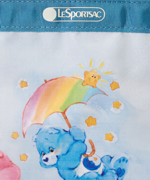 LeSportsac(レスポートサック)の「LARGE EMERALD TOTE ケアベアレインボースカイ(トートバッグ・レディース・ブルー・FREE)」の5枚目の写真