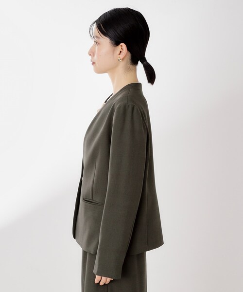 THE SHOP TK （ザ ショップ ティーケー ）の「ビジネスノーカラージャケット【セットアップ可/洗える】/CAVIANシリーズ（ノーカラージャケット・レディース・スミクロ/チャコールグレー・13/12）」の11枚目の写真