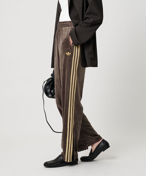 adidas Originals（アディダスオリジナルス）の「＜adidas Originals＞ファイヤーバード ベロアトラックパンツ（その他パンツ・レディース・ダークブラウン/ダークグレー/ダークグリーン・2XS/S/XS）」の5枚目の写真