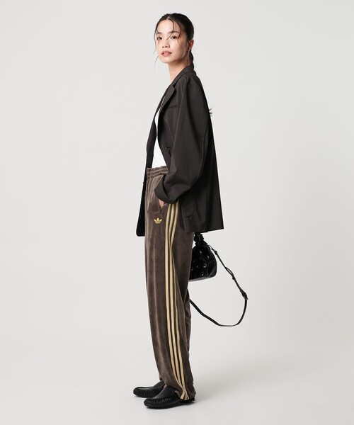 adidas Originals（アディダスオリジナルス）の「＜adidas Originals＞ファイヤーバード ベロアトラックパンツ（その他パンツ・レディース・ダークブラウン/ダークグレー/ダークグリーン・2XS/S/XS）」の6枚目の写真