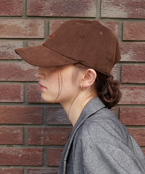 HAT MIKKE(ハットミッケ)の「【EDWIN/エドウィン】コーデュロイ刺しゅうキャップ(キャップ・レディース・グリーン/ピンク/ブラウン/ベージュ/キナリ/ブルー/ブラック/オレンジ・フリー)」の19枚目の写真