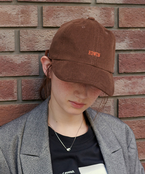 HAT MIKKE(ハットミッケ)の「【EDWIN/エドウィン】コーデュロイ刺しゅうキャップ(キャップ・レディース・グリーン/ピンク/ブラウン/ベージュ/キナリ/ブルー/ブラック/オレンジ・フリー)」の1枚目の写真