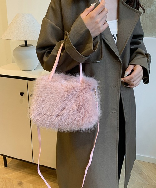shoppinggo(ショッピングゴー)の「ファーバッグ ふわふわ ミニショルダーバッグ もこもこ 肩掛け 秋冬 お洒落(ショルダーバッグ・レディース・ホワイト/ベージュ/ブラック/グレー/ピンク・FREE)」の13枚目の写真