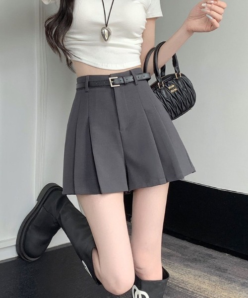 LETee(レティー)の「プリーツショートパンツ/(その他パンツ・レディース・グレー/ブラック・M/L/SMALL)」の6枚目の写真