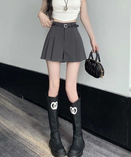 LETee(レティー)の「プリーツショートパンツ/(その他パンツ・レディース・グレー/ブラック・M/L/SMALL)」の7枚目の写真